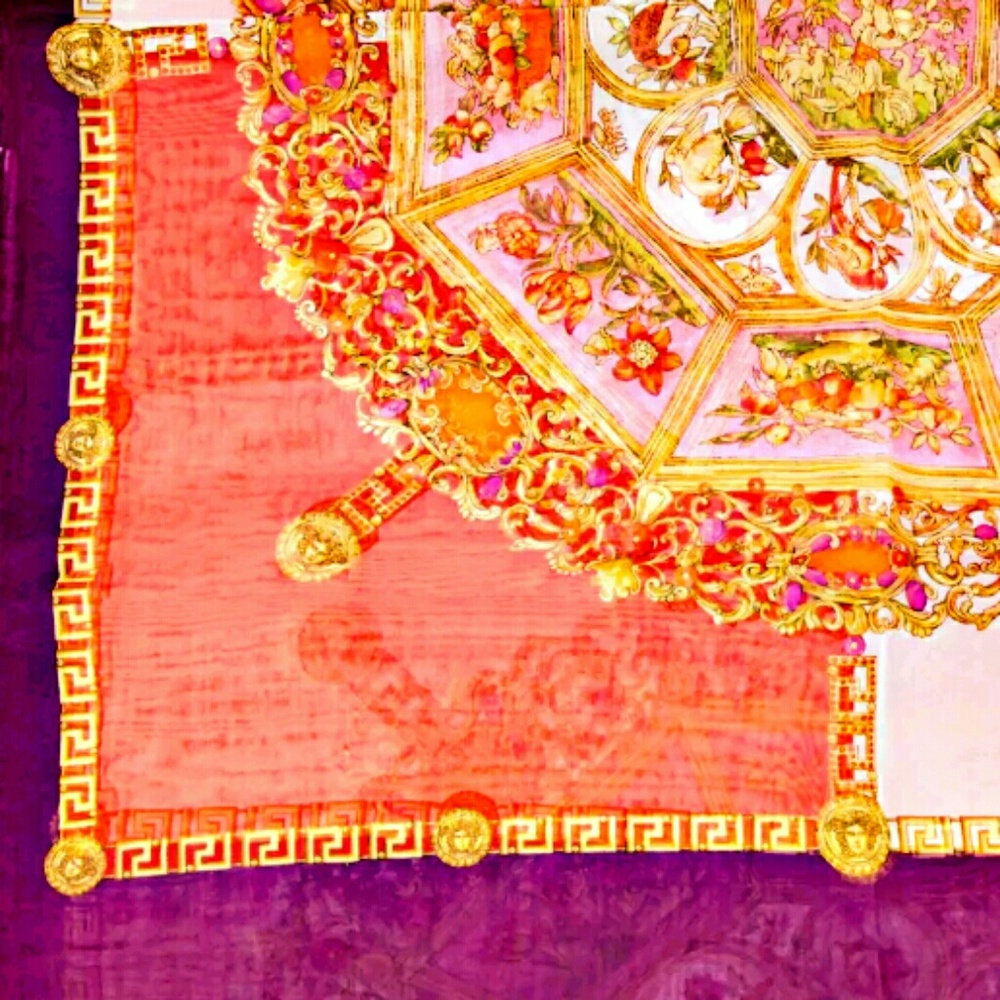 🥰 VERSACE GREEK KEY SHEER SILK SHAWL SCARF NWT RARE 🥰 - Picture 7 of 7